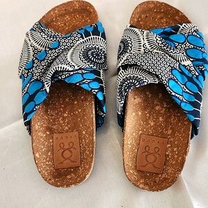 FIGUE SLIDES SUKI SANDALS AMERICAN MOON FLORAL PARCHMENT SIZE 6
